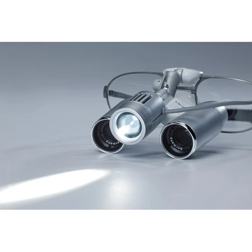 EyeMag Light II - мощный LED-осветитель с максимальной интенсивностью освещения 50000 люкс для высокой детализации | Carl Zeiss (Германия)